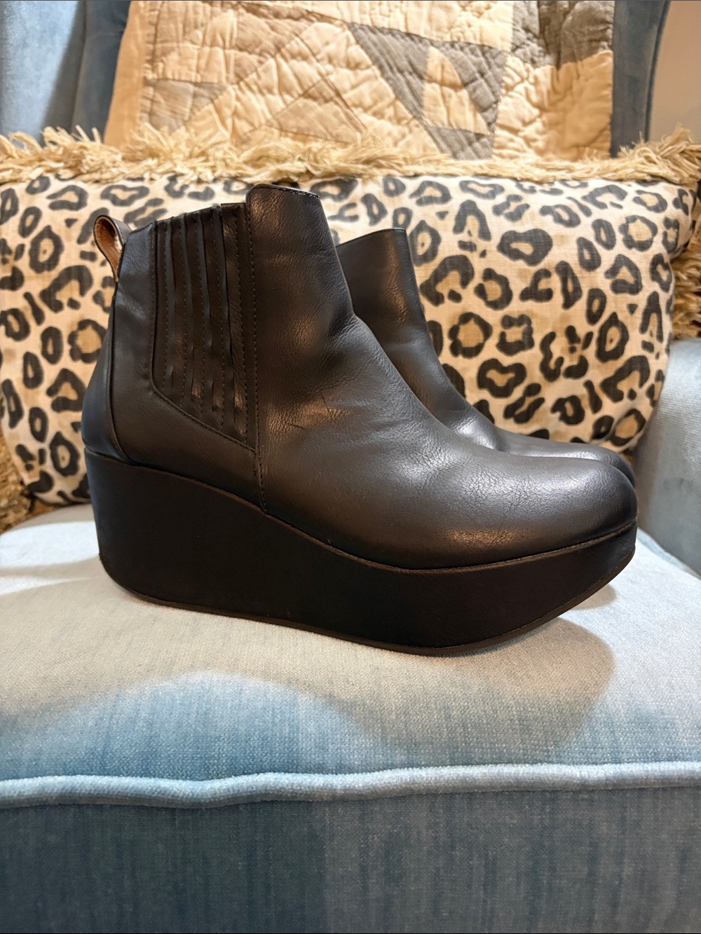 Yellow Box Belin wedge booties in black